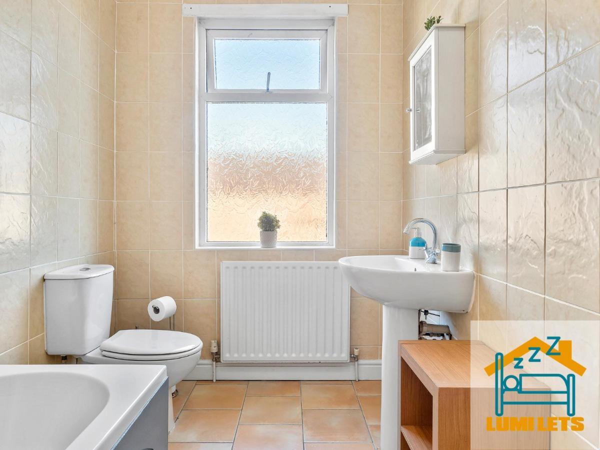 2Br Home In Barrow-In-Furness Sleeps 8 Close To Bae Systems, Hospital, Lakes Buitenkant foto